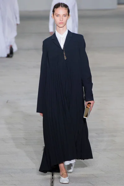 Look 3